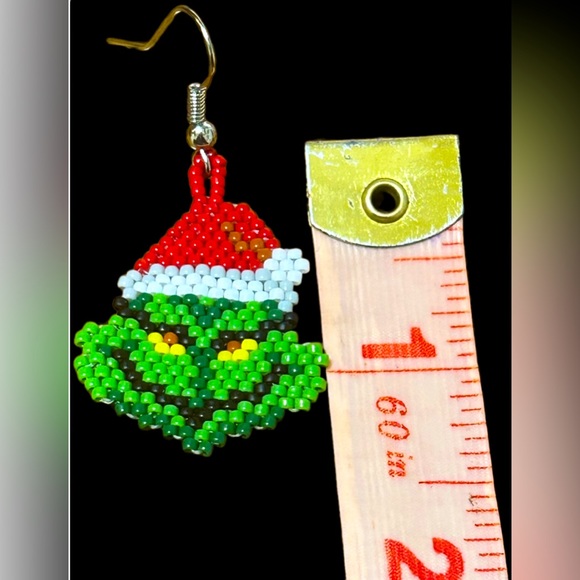 🎄Grinchy Glam: Handcrafted Beaded Christmas Earrings🎄 - Picture 6 of 7